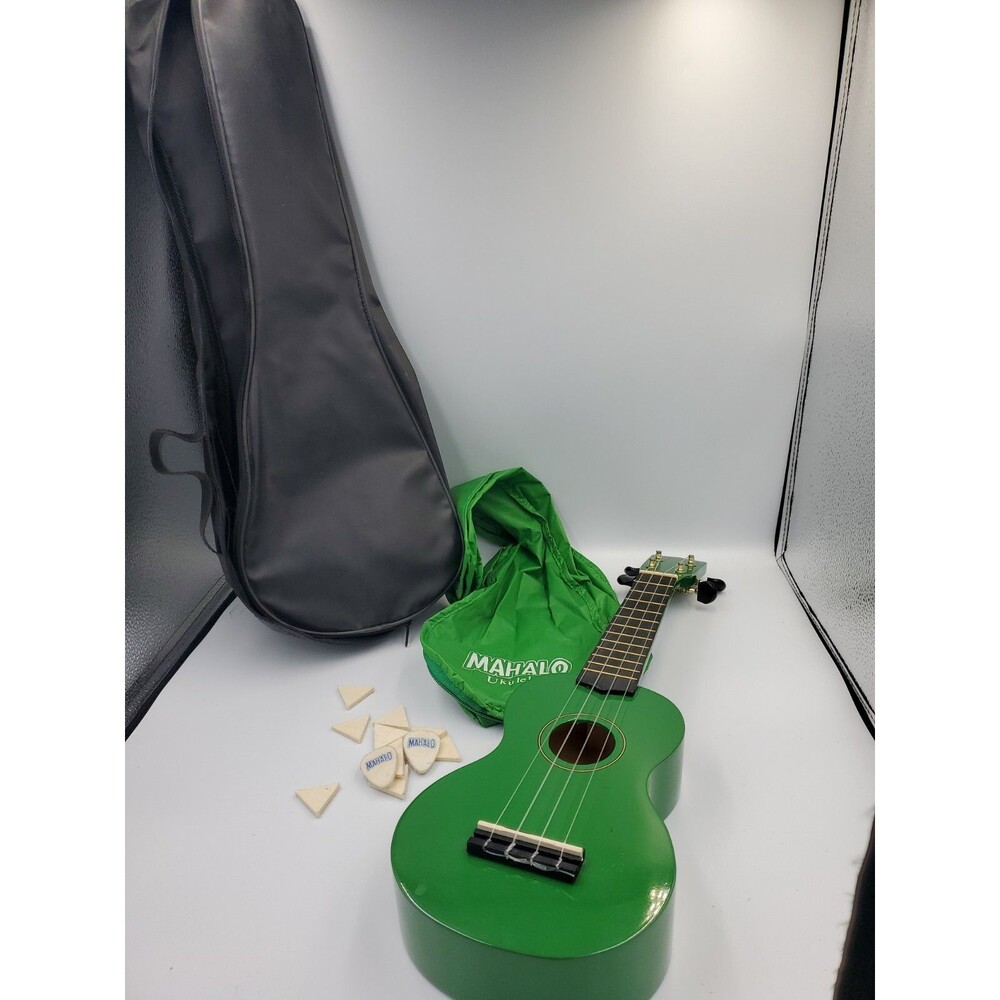 MAHALO NUBONE 4 STRING UKULELE U-30GN  GREEN  WITH BAG PRE-OWNED